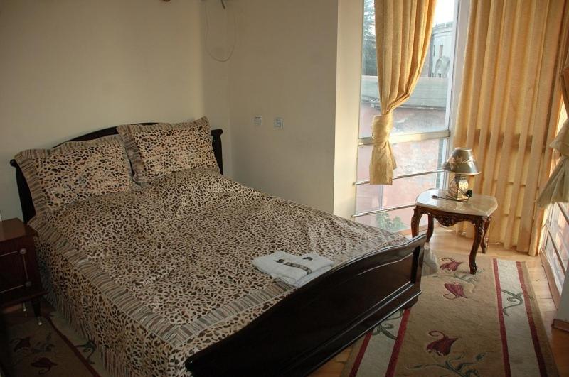 Hotel Edemi Kutaisi Esterno foto